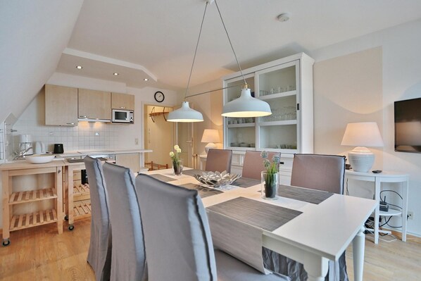 Unclassified image, 1 of 23, button