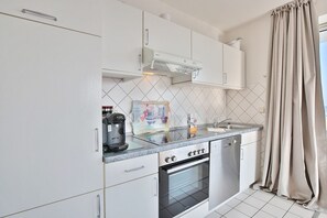Kühlschrank, Mikrowelle, Ofen, Geschirrspüler