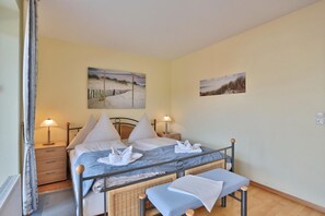 2 bedrooms, iron/ironing board