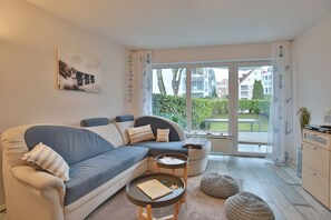 Fernseher, DVD-Player, Stereoanlage