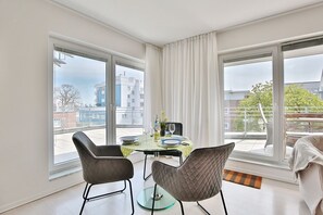 Unclassified image, 3 of 32, button