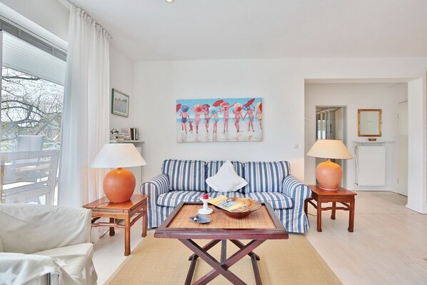 Unclassified image, 1 of 32, button