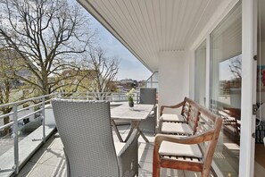 Unclassified image, 5 of 32, button