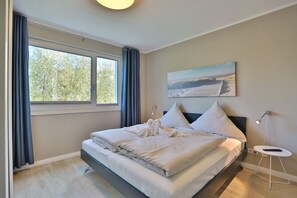 2 bedrooms, iron/ironing board, WiFi