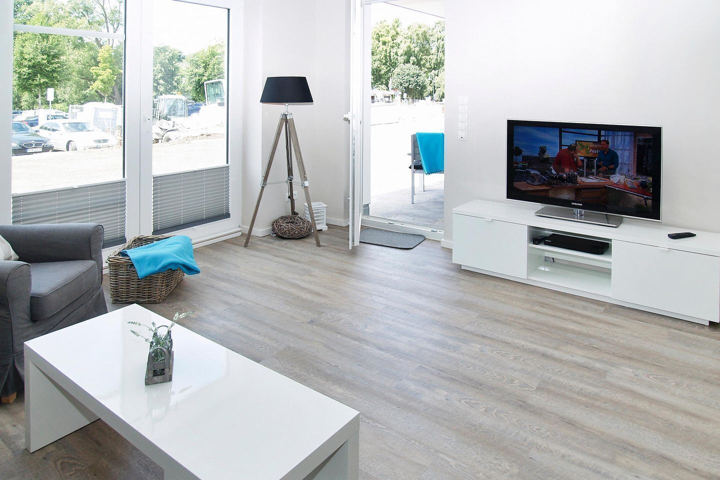 Télévision, lecteur de DVD, chaîne hi-fi