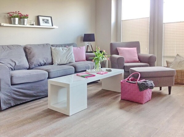 Unclassified image, 1 of 28, button