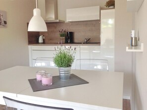 Unclassified image, 4 of 28, button