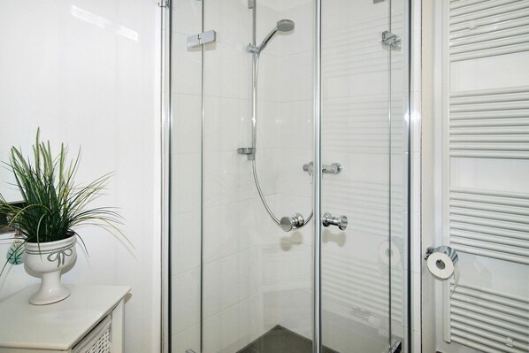 Unclassified image, 1 of 23, button