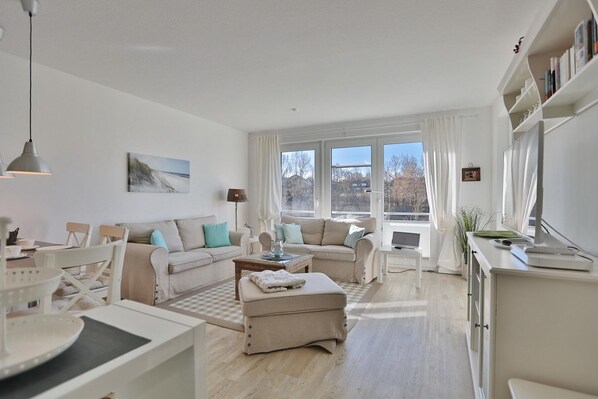 Televisión, reproductor de DVD y estéreo 