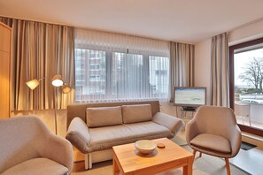 Unclassified image, 2 of 16, button