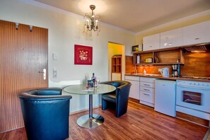 Unclassified image, 5 of 17, button