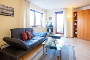 Fernseher, DVD-Player, Stereoanlage