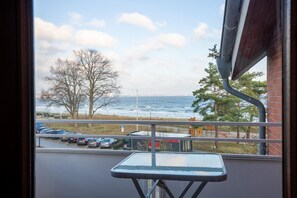 Unclassified image, 2 of 17, button