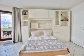 1 habitación, tabla de planchar con plancha y wifi