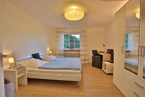 3 slaapkamers, een bureau, een strijkplank/strijkijzer, wifi