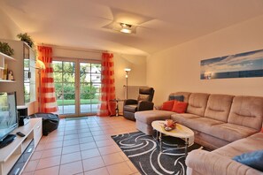 Televisión, reproductor de DVD y estéreo 