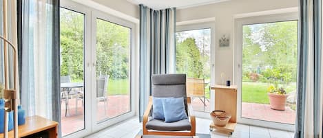 TV, fireplace, stereo