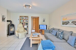 TV, fireplace, stereo