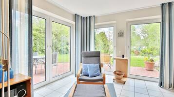 TV, fireplace, stereo