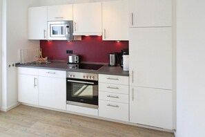 Unclassified image, 4 of 15, button