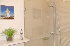 Shower, hair dryer - Strandglück Apartment 4B - Strandglück Haus B (Scharbeutz)