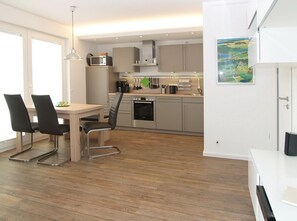 Fridge, microwave, oven, stovetop - Strandglück Apartment 15B**** - Strandglück House B (Scharbeutz)