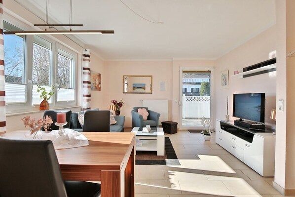 TV, DVD player, stereo - Residenz Seeschwalbe Appartement 4 - Residenz Seeschwalbe (Scharbeutz)