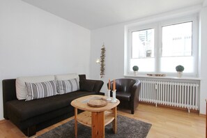 TV, DVD player, stereo - House Hansastrasse 2 Apartment 6 - House Hansastrasse 2 (Scharbeutz)