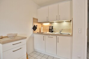 Fridge, stovetop, dishwasher, coffee/tea maker - Seesternresidenz Apartment 8 - Seesternresidenz (Scharbeutz)