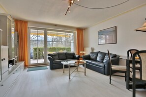 Fernseher, DVD-Player, Stereoanlage