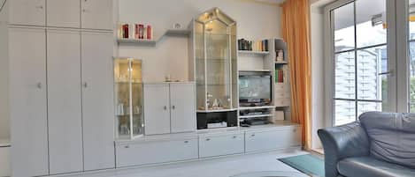 Télévision, lecteur de DVD, chaßne hi-fi