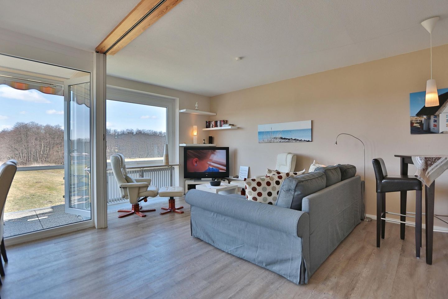 Fernseher, DVD-Player, Stereoanlage