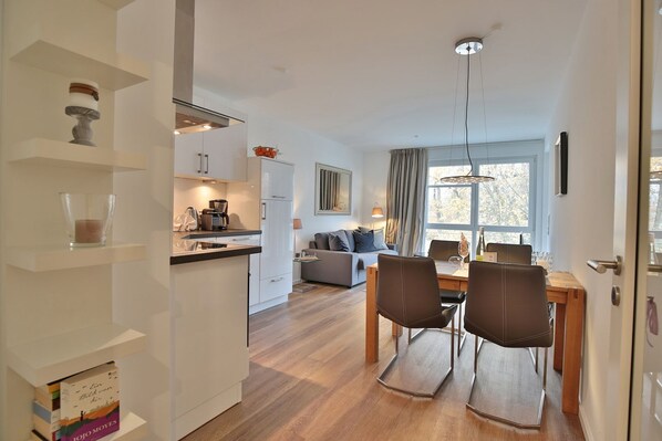 Unclassified image, 1 of 32, button