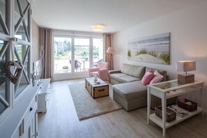 TV, DVD-spiller og stereoanlegg