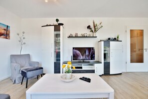 Unclassified image, 4 of 26, button