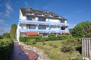 Unclassified image, 4 of 12, button