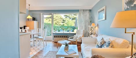 TV, DVD player, stereo