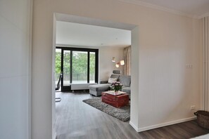 Televisión, reproductor de DVD y estéreo 