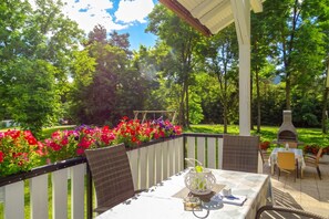 Outdoor dining - Villa Cujez with Pool & Sauna, Rečica ob Savinji, Slovenia (Rečica ob Savinji)