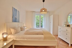 4 bedrooms, in-room safe, WiFi