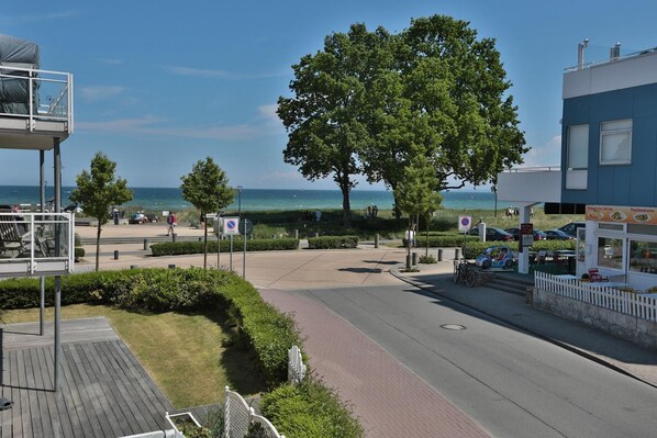 Unclassified image, 1 of 17, button