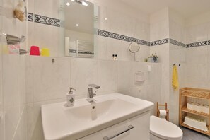 Unclassified image, 3 of 17, button