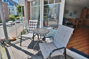 Outdoor dining - Strandvilla Appartement 13 - Strandvilla (Scharbeutz)