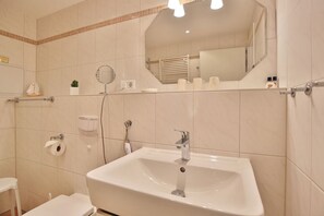 Unclassified image, 2 of 20, button