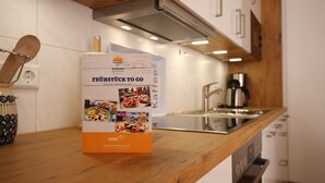 Kaffetrakter/tekoker, kjøleskap, mikrobølgeovn og ovn
