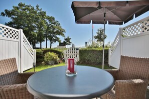 Outdoor dining - Strandvilla Appartement 3 - Strandvilla (Scharbeutz)