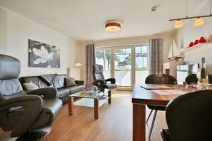 TV, DVD player - Strandvilla Appartement 3 - Strandvilla (Scharbeutz)