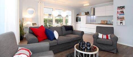 Fernseher, DVD-Player, Stereoanlage