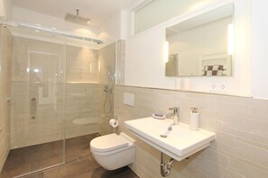 Shower, hair dryer - LOUISE Apartment 8 - Haus am Hörn (Scharbeutz)