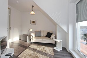 Unclassified image, 3 of 16, button